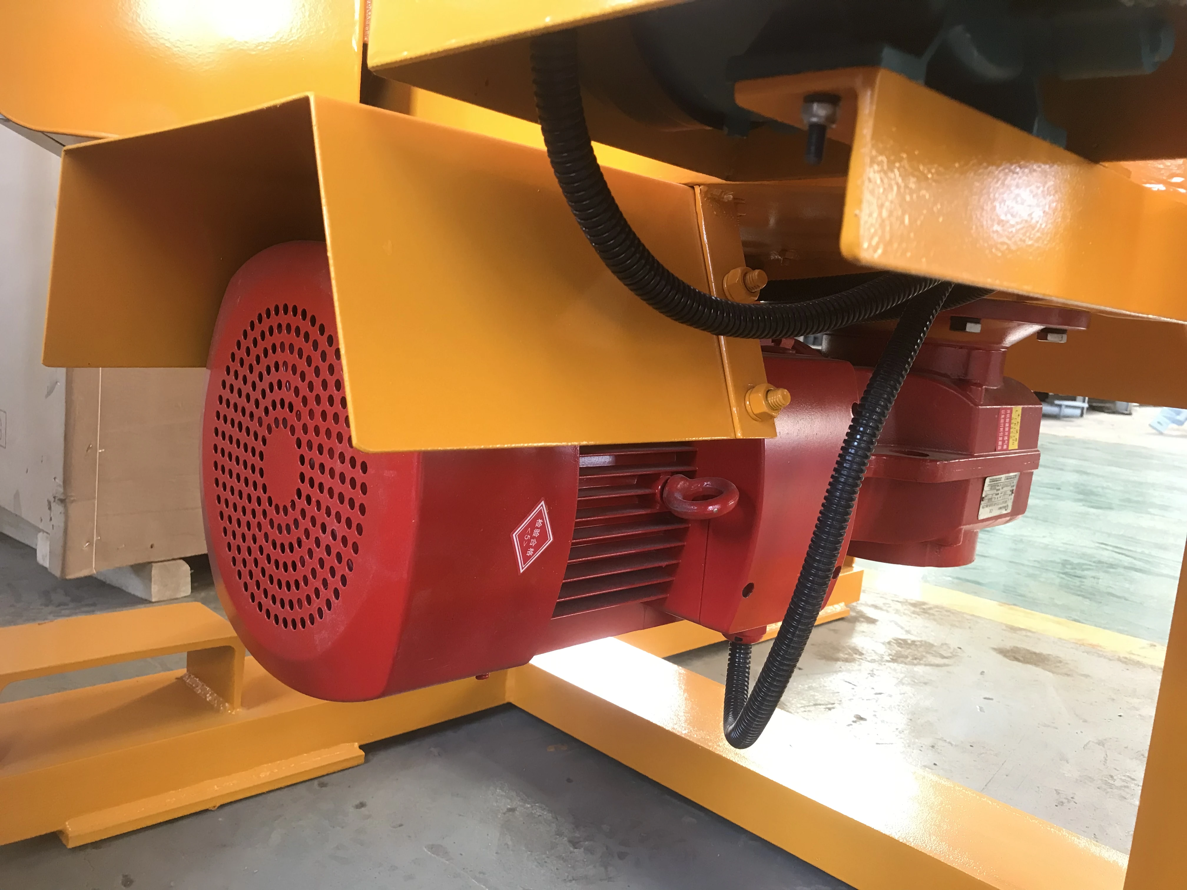 High Quality 300 Liter Concrete Mixer Portable Pan Concrete Mixer