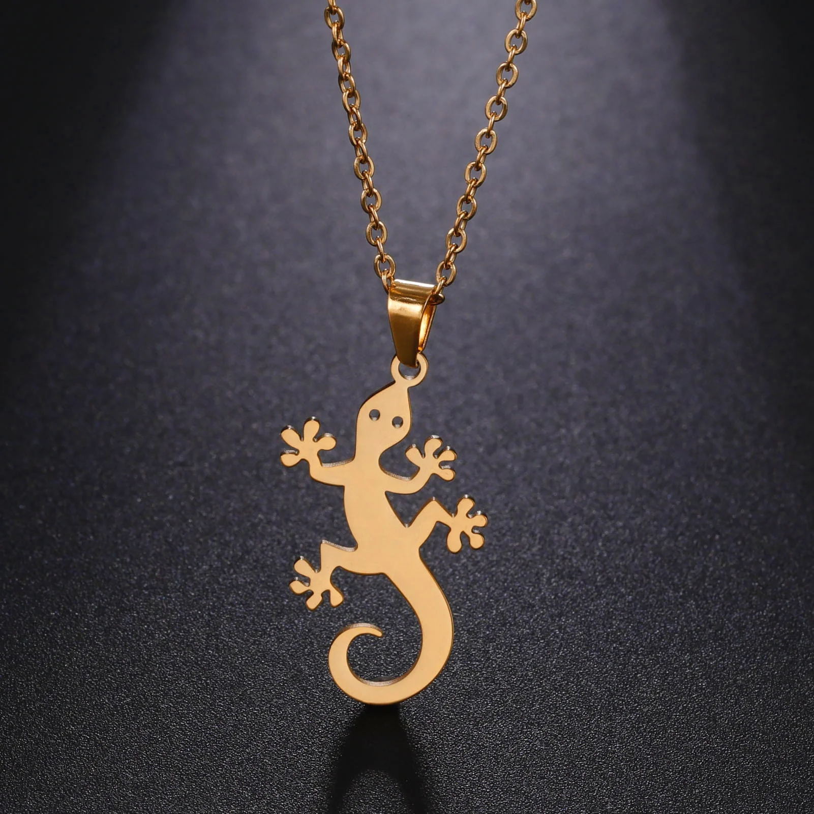 Lucky Lizard Gecko Necklace for Women Stainless Steel Chain Necklace Fashion Wildlife Reptile Jewelry Salamander Necklace
