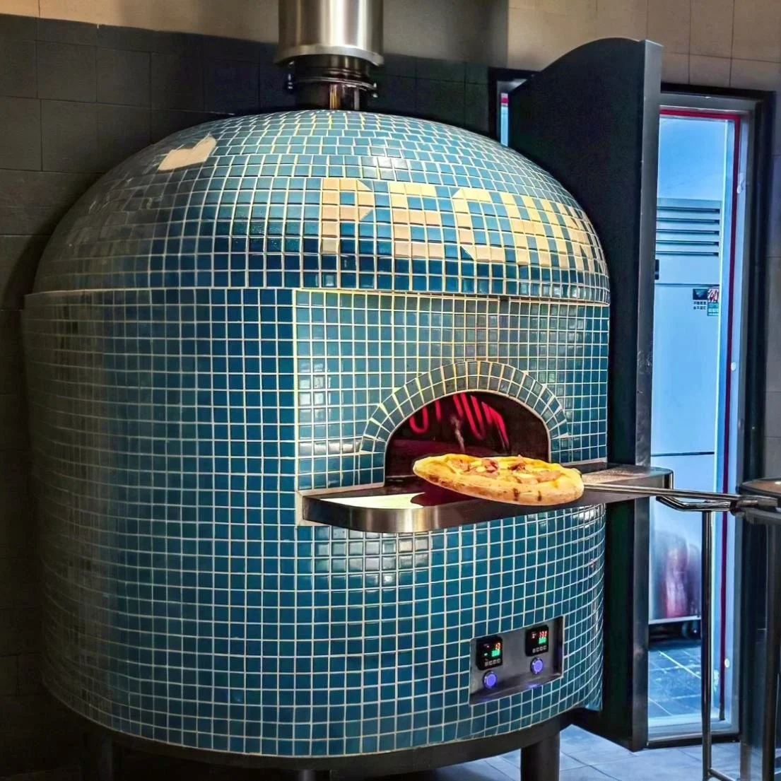 A low price of New materials wholesale good manufacturers rotary gas fast napoli rotating grill pizza oven for restaurant japan