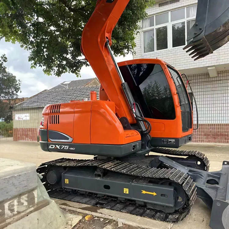 Hot Sale Used Doosan Dx75 Small 7.5t Hydraulic Excavator South Korea for Sale DX75 mini excavator