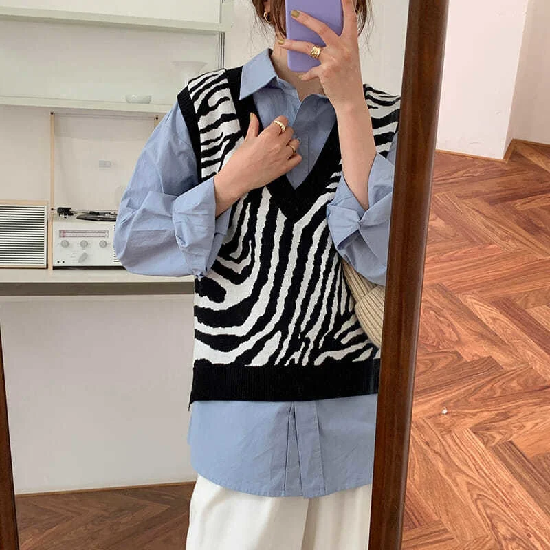 2022 Spring Fall Vest Zebra Striped V Neck Sleeveless Short Sweater Vests Women Korean Fashion Knitted Pullover Waistcoat Jumper