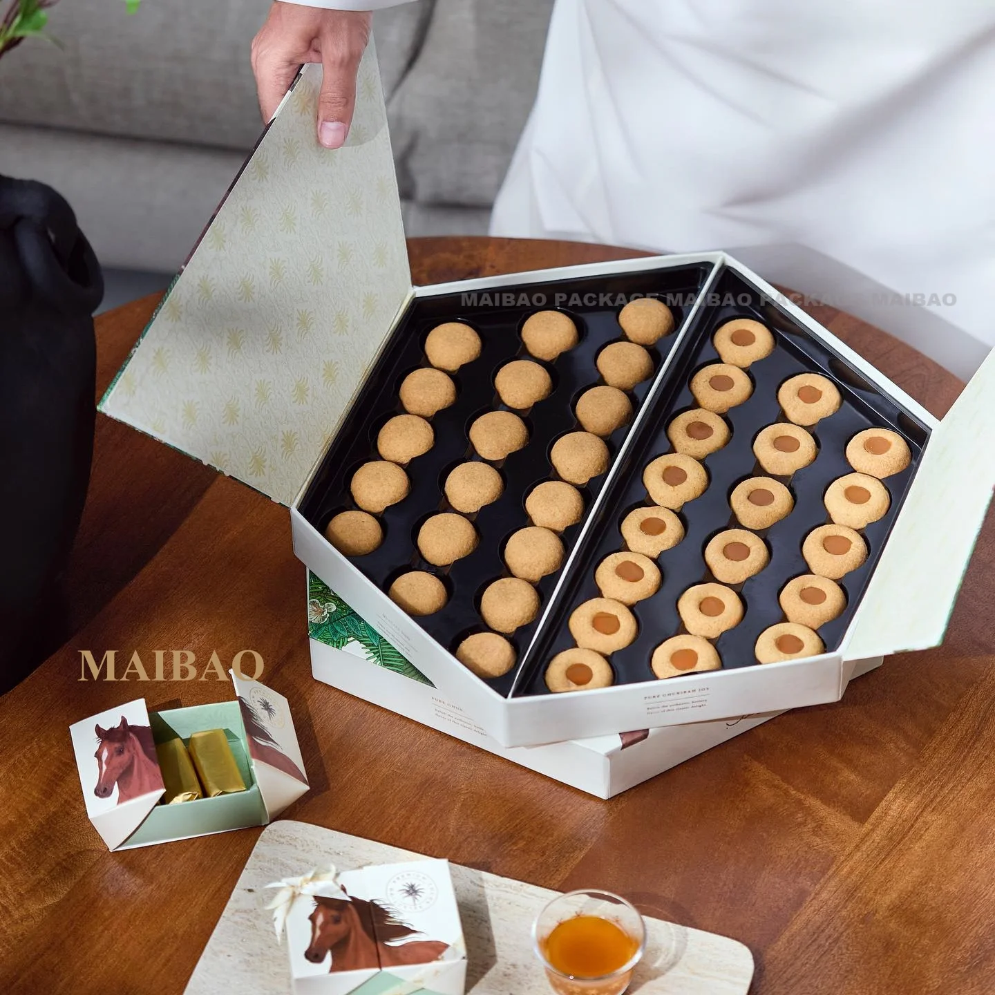 Empty Indian Small Paper Sweet Gift Truffle Strawberry Candy Chocolate Box Packaging, Bakery Packaging Box For Donuts