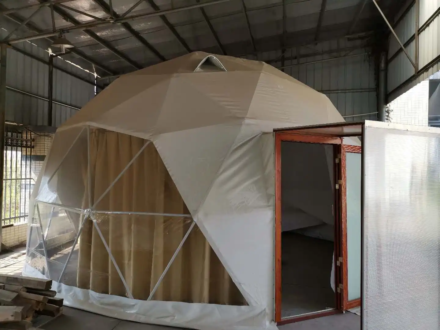 Прозрачная геодезическая купольная палатка для сада igloo теплиц кемпинга на открытом