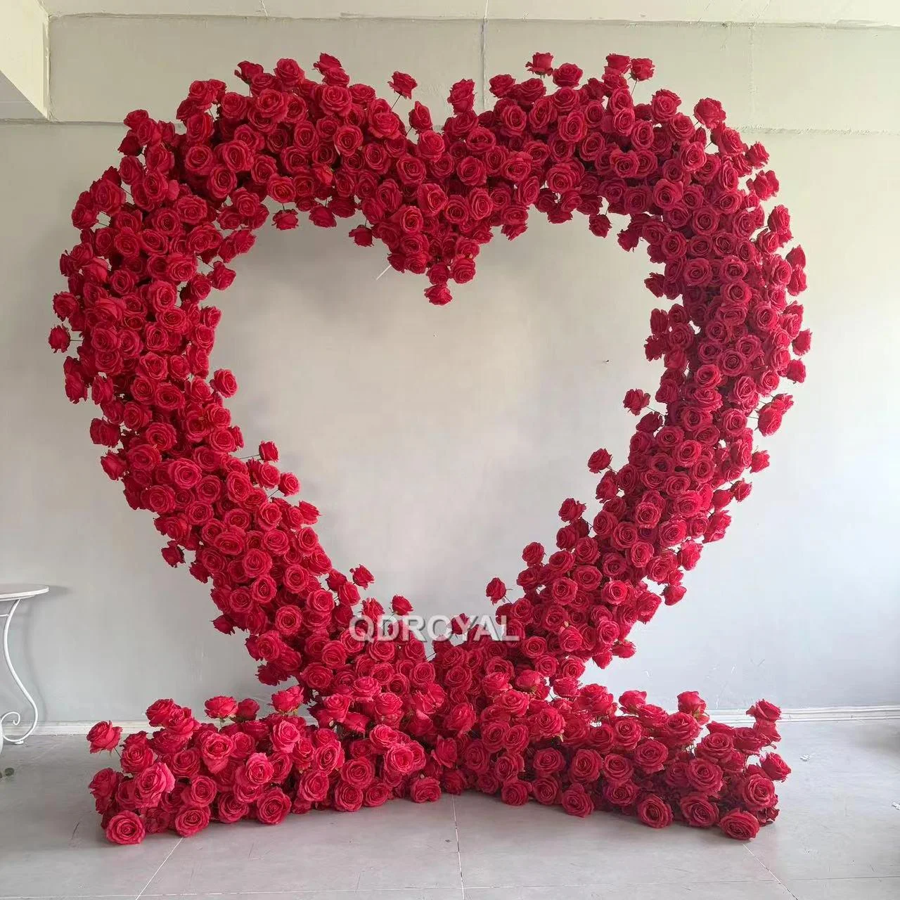 Giant Romantic Heart Shaped Arch With Flowers Backdrop Red White Roses Flowers For Wedding Decoration