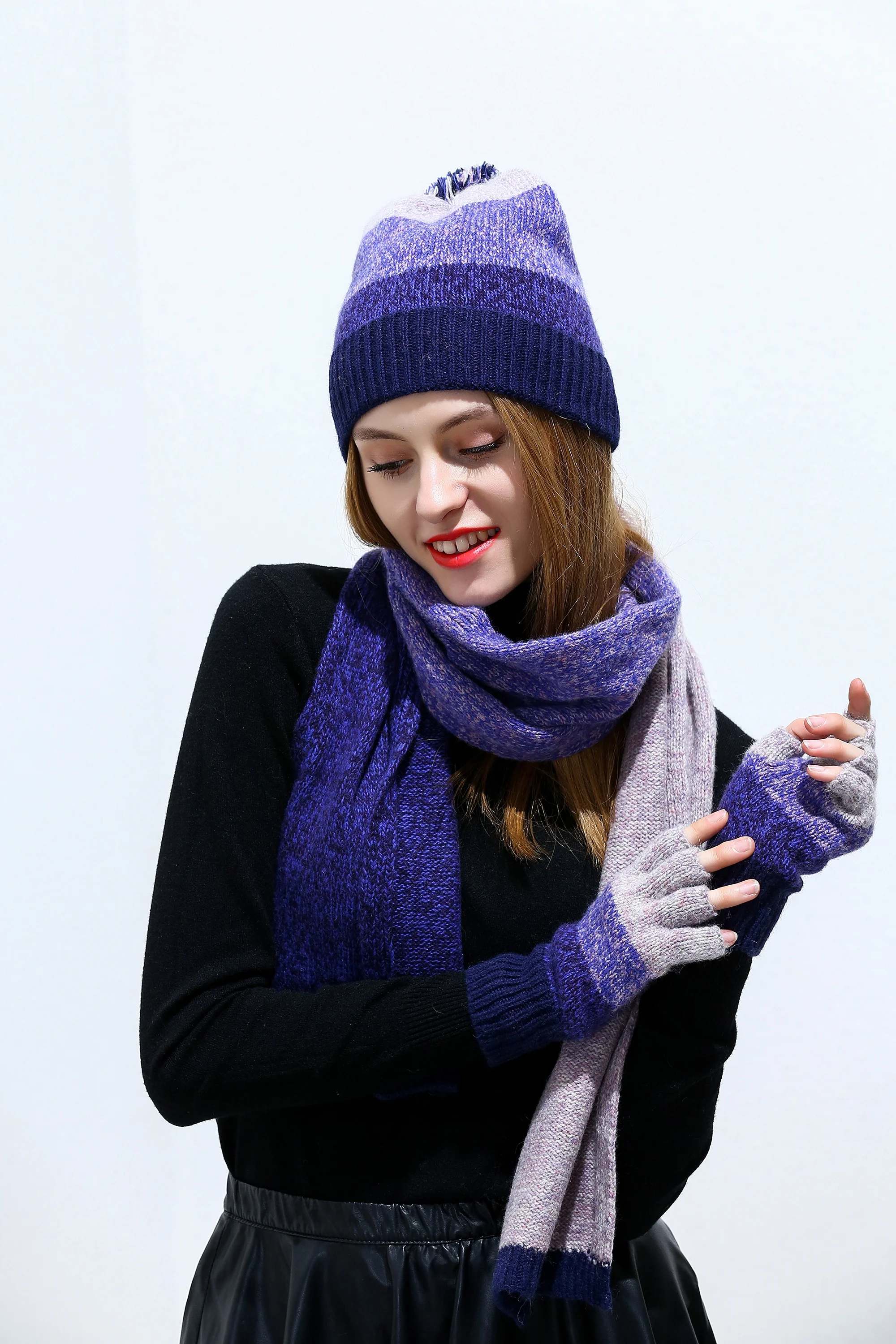 
2019 Women Scarf gloves Hat Set Knitted Wool Lambswool man unisex Scarves hat Tippet Gloves With beanie Hats For Winter autumn 