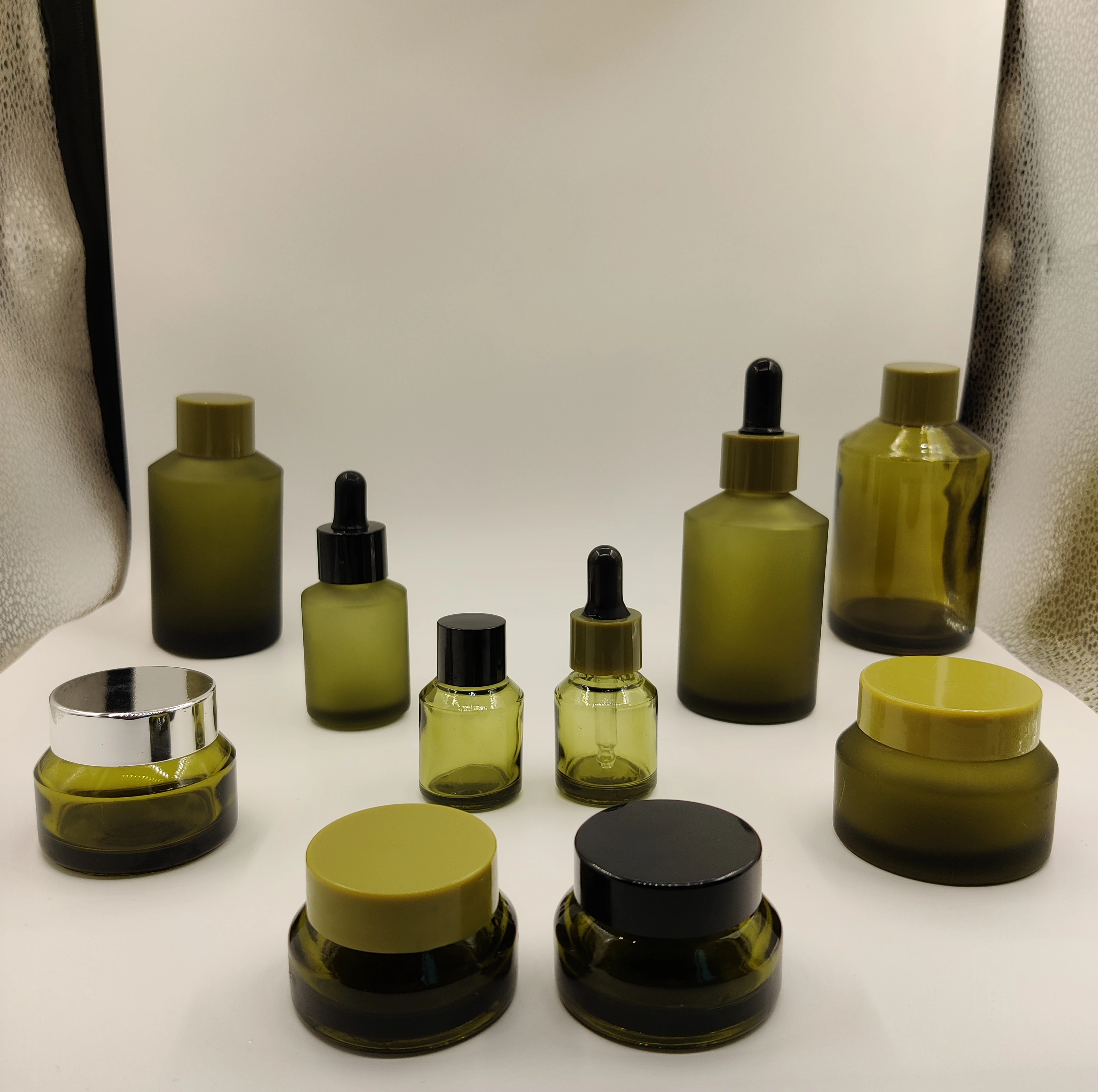 15ml30ml60ml100ml125ml200ml15g30g50g 100g Olive Green Frosted Lotion Serum Essential Oil Cream Glass Bottle and Jar Pump Dropper