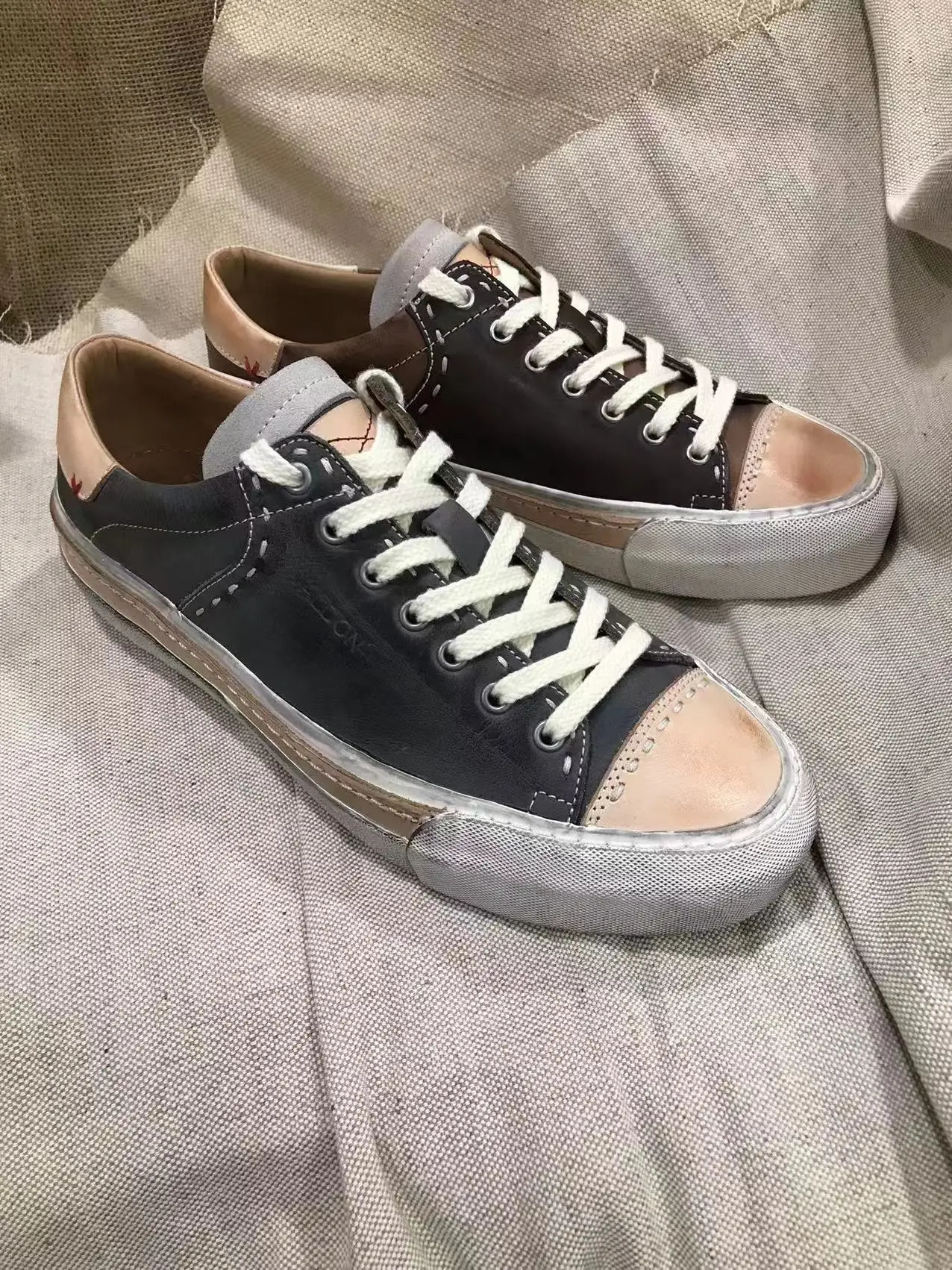 Wide&Extra Wide Toe Box factory brand customized style color size fit in cheap price breathable leather fashion trend