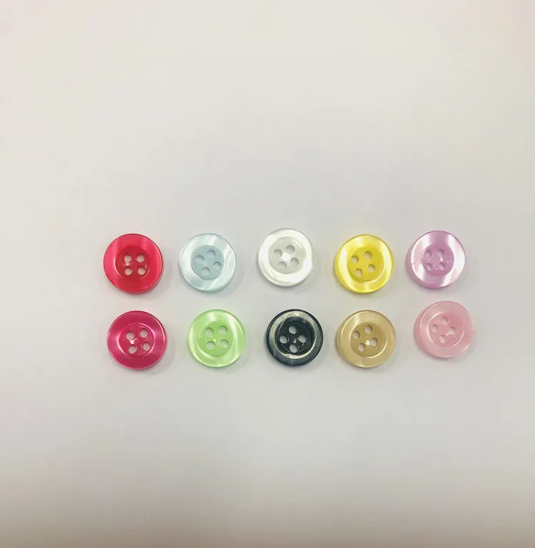Popular wholesales designer shirt sewing custom 4 holes plastic resin shirt button for clothing
