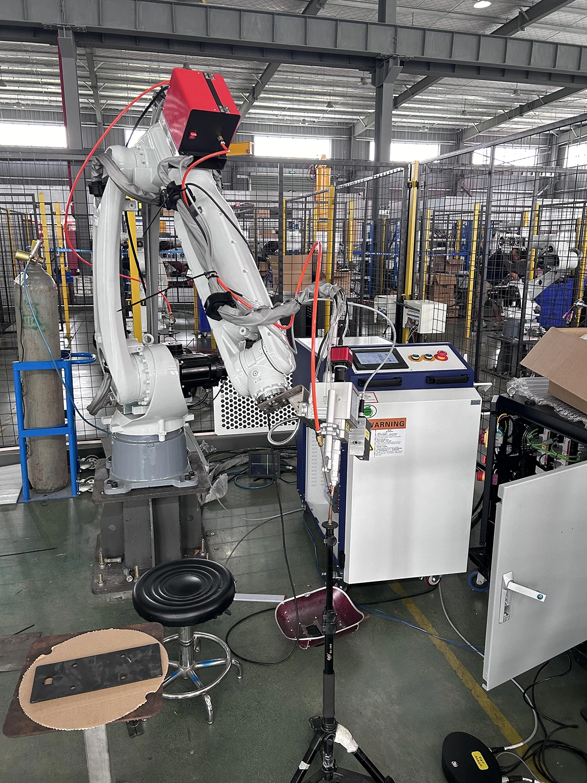 CNCColgar Factory automatic robotic arm pipe welding 1500w with wire feeder