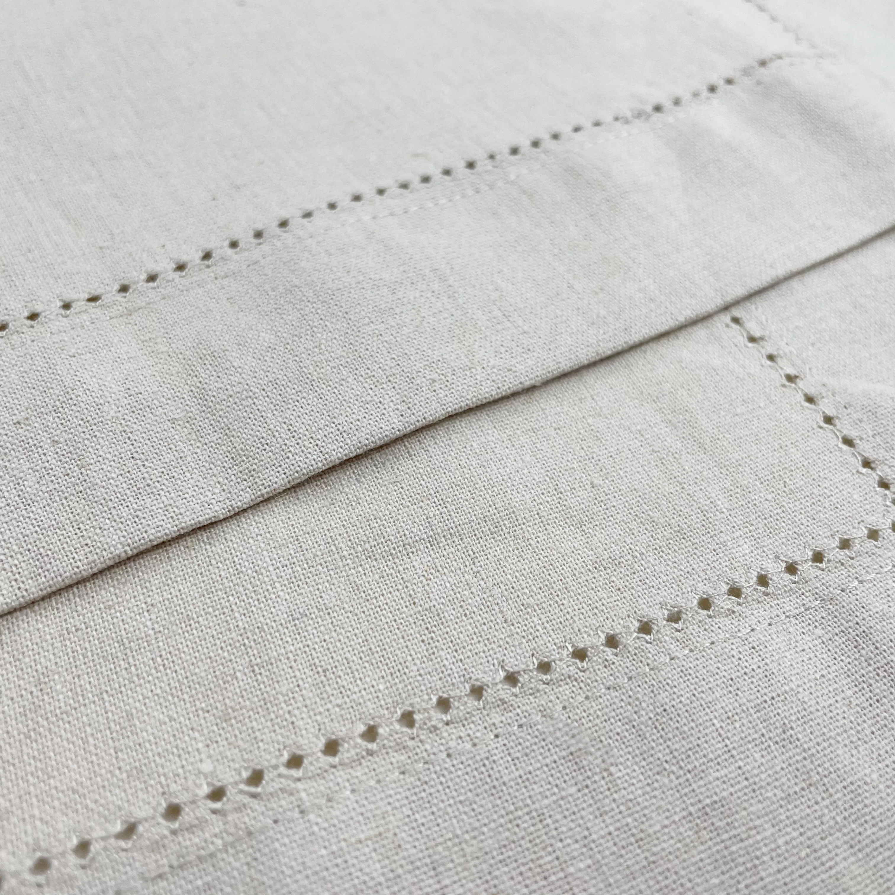 Fashionable 4 pieces set 100% polyester fabric placemats placemat cup table place mats for dining room kitchen table Decor