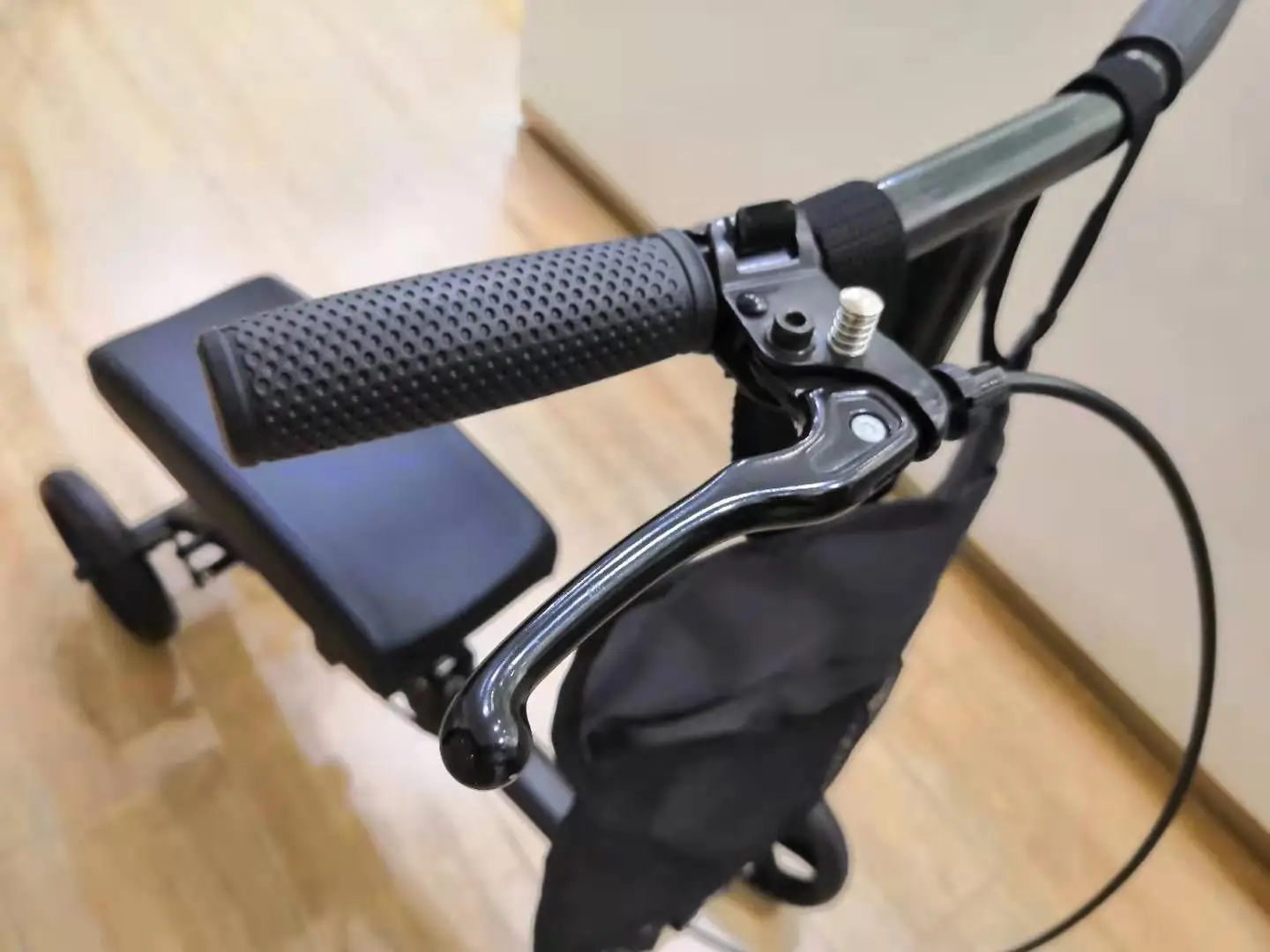 Steerable Knee Walker Scooter Knee Cycle Leg Walker Crutch Alternative Black Disable WA221