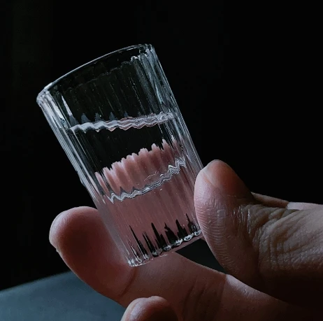 Vertical Baijiu cup set wine dispenser household small one mouth glass wine set sake bottle