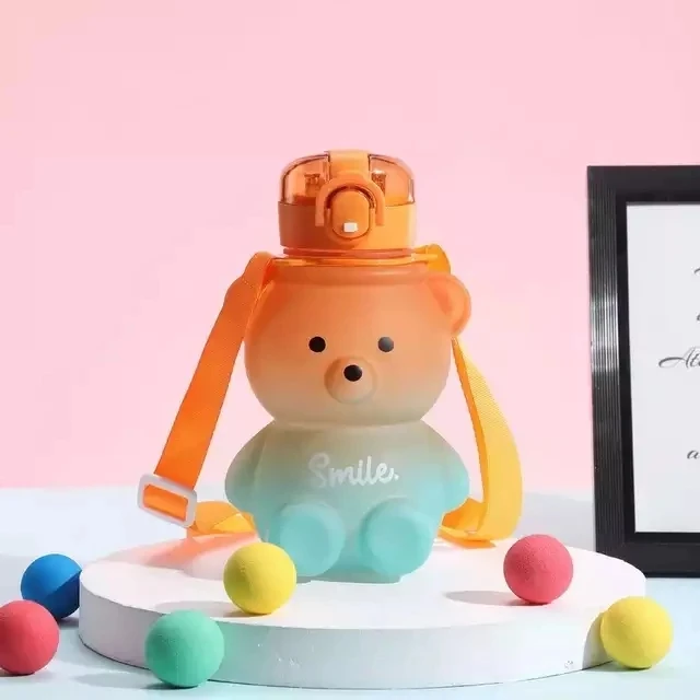 Горячая распродажа симпатичная бутылка для воды Tiktok пластиковая девочек с медвежонком напитков соломой и ручкой