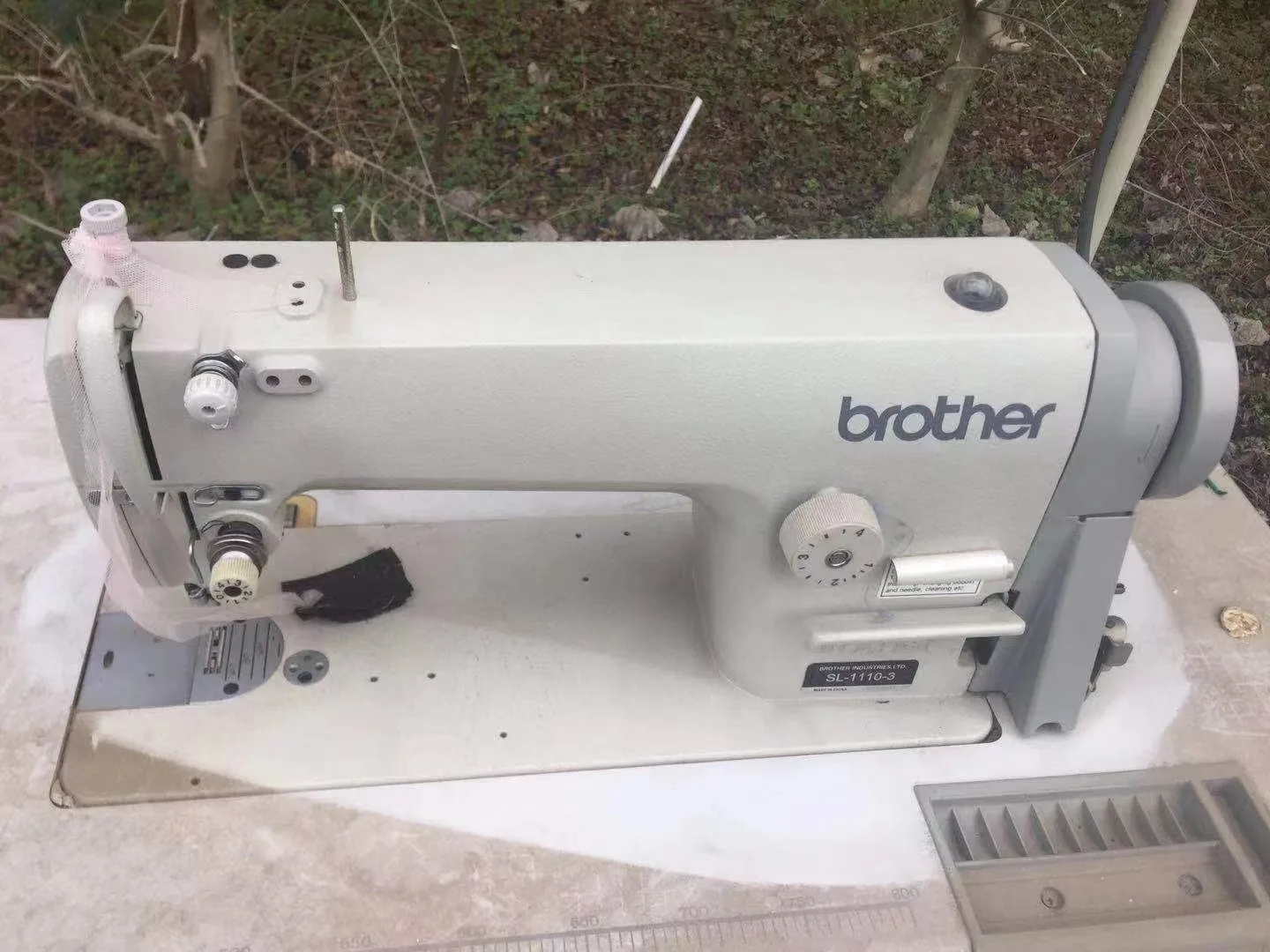 Высококачественная промышленная планшетная швейная машина для SL-1110 Brother Высокоскоростная одноигольная прямая Стопорная