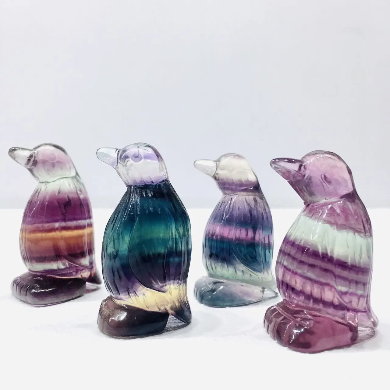 Hand Carved Animal Carvings Natural Stone Rainbow Fluorite Penguin Carvings Crystal Crafts For Gift