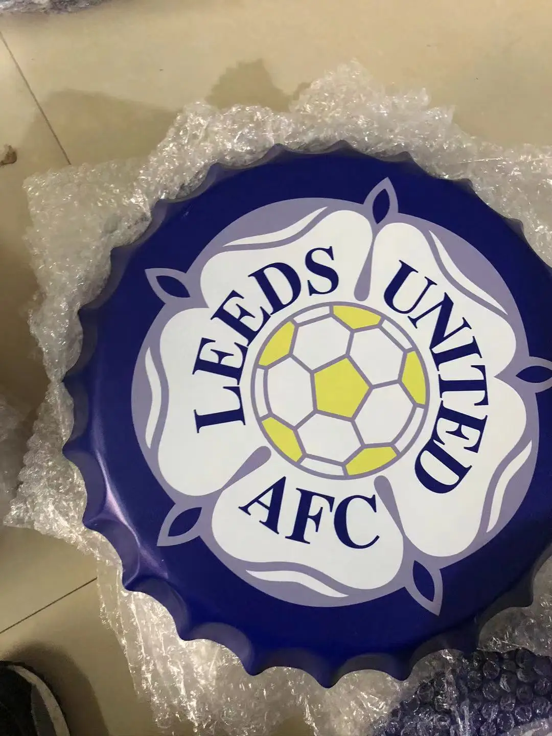 2024 China factory Vintage European Beer Bottle Cap Decoration Metal Wall Clock