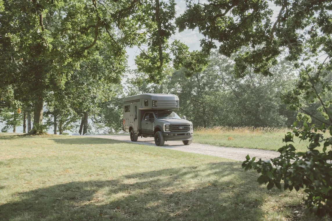 Motorhome Expedition Pickup Customized Truck Camper Manufactory