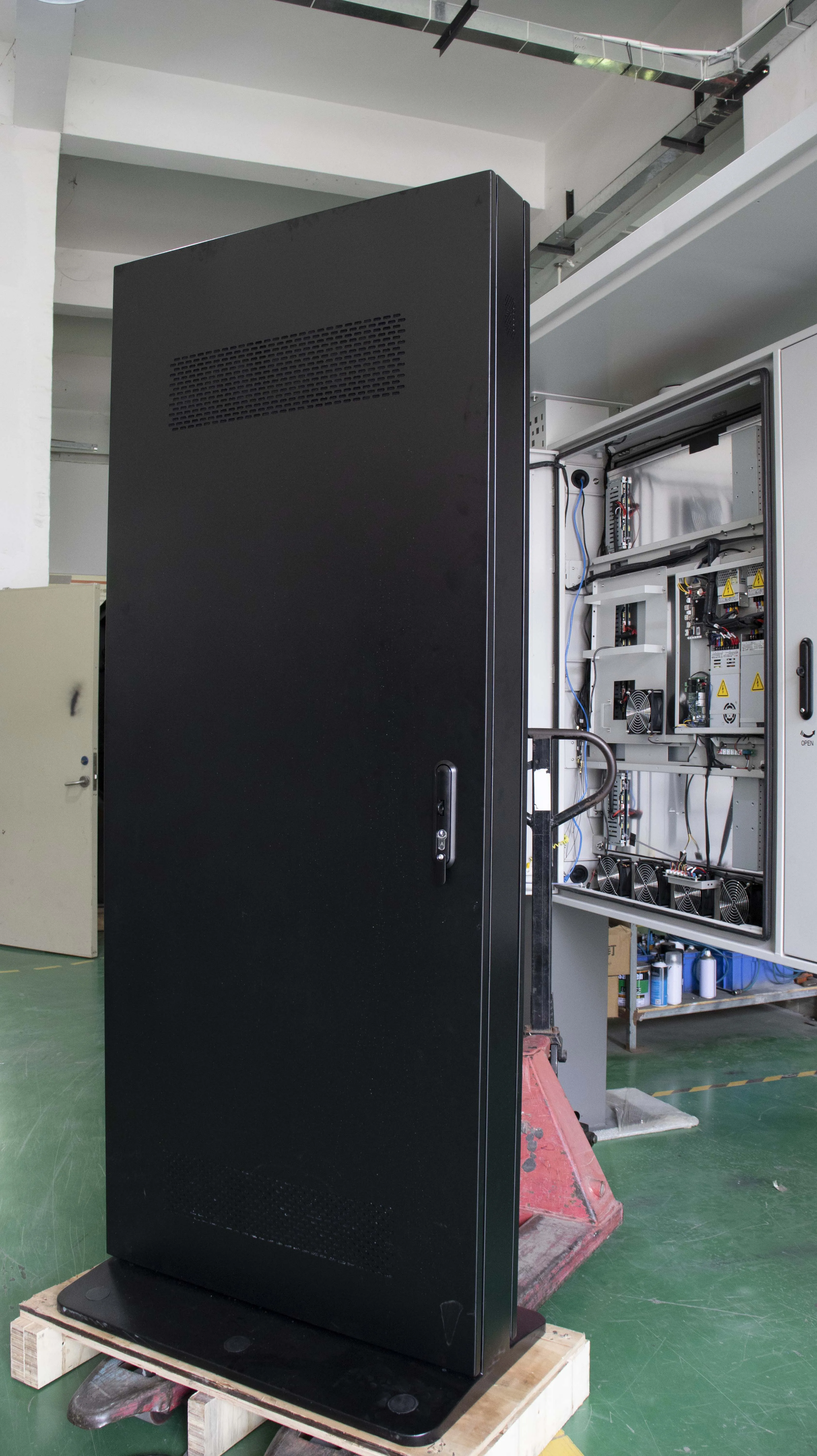 4000 nits waterproof sunlight readable 4K kiosk IP65 advertising outdoor totem screen LCD digital signage display