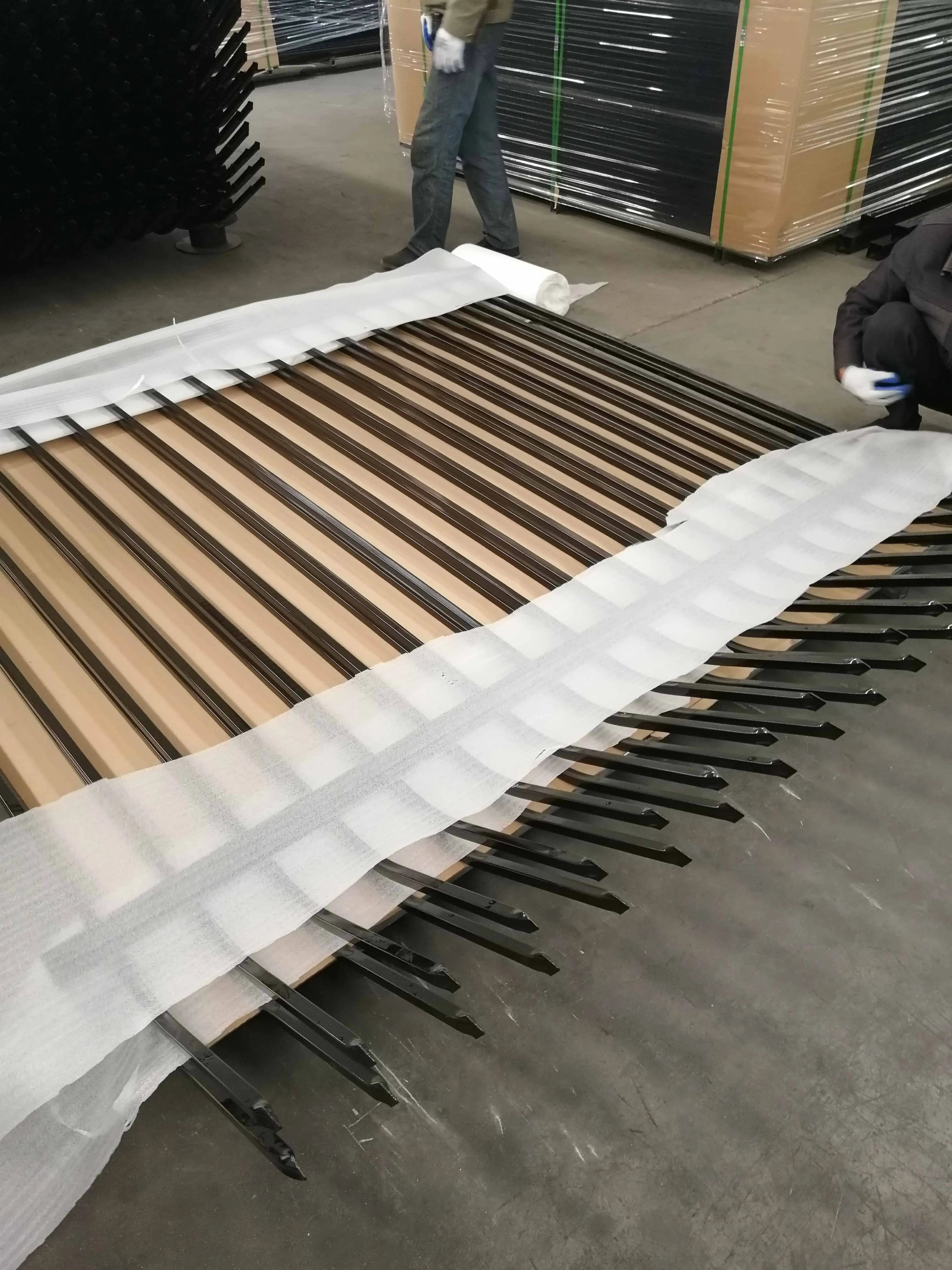 Best Quality cheap press formed spear black coated corten outdoor backyard steel picket metal fencing panel designs