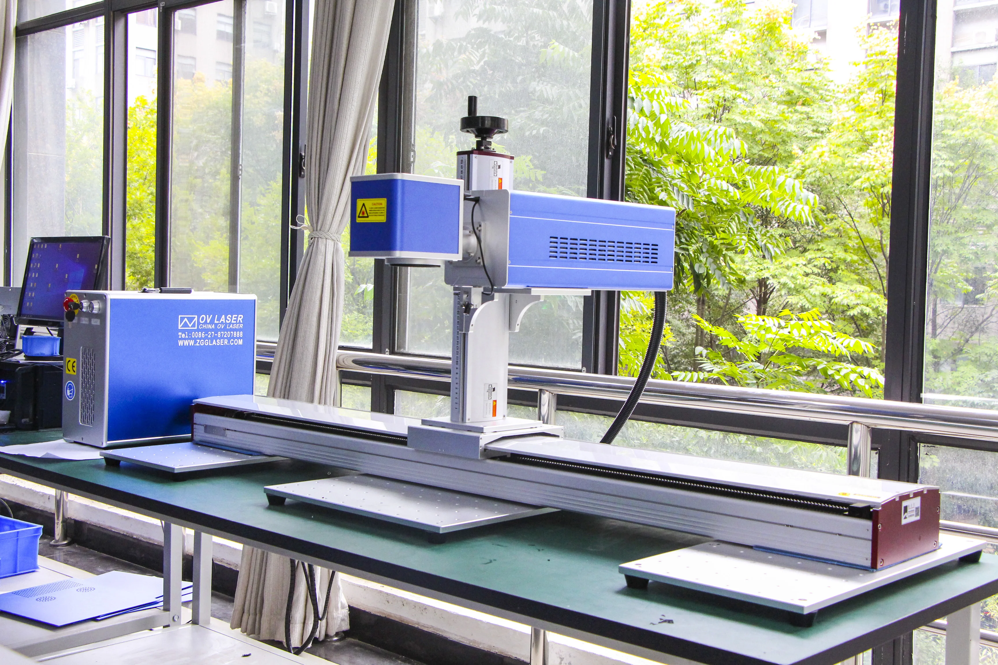 Automatic x y axis moving table laser marking machine 30W raycus 1000*600mm large area laser marking on metal