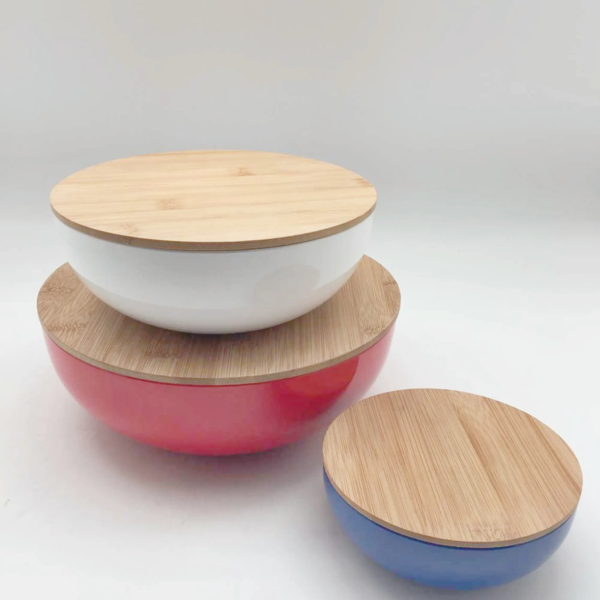 
three-piece set of melamine mixing bowls in salad bowls with bamboo LIDS 
