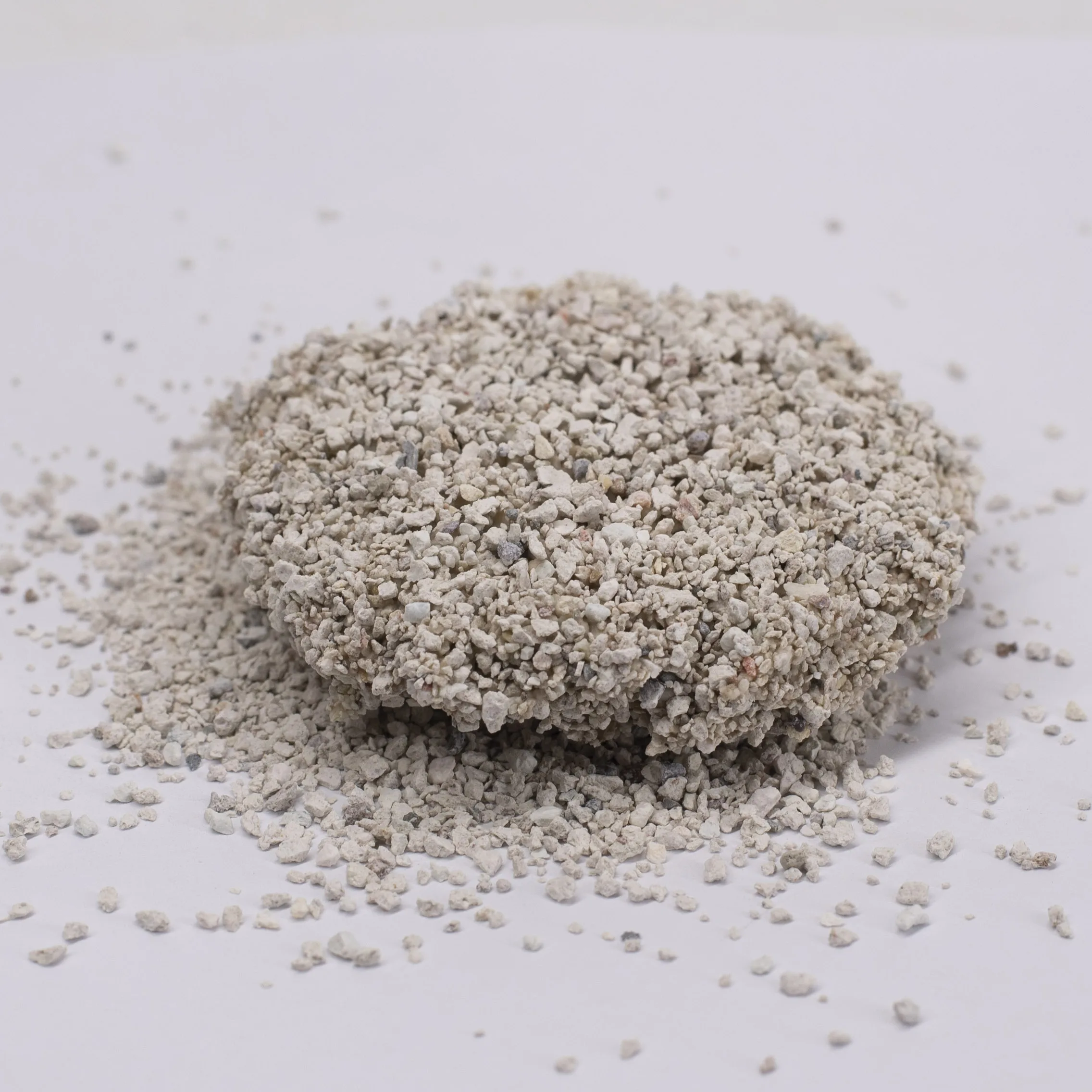 OEM/ODM Manufacturer low dust sand Ultra White sodium bentonite mineral bentonite cat litter