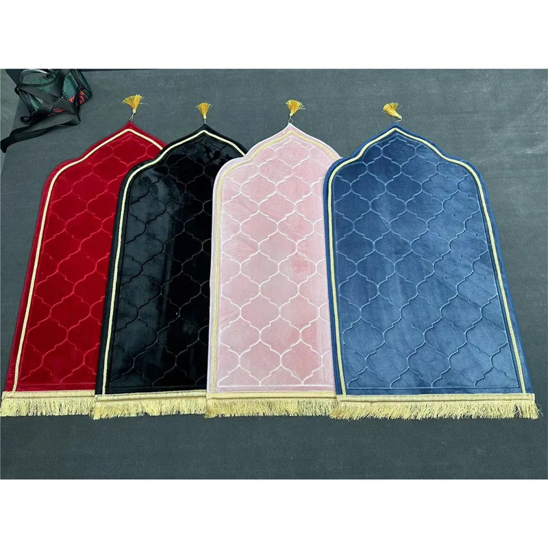 Wholesale Thick High Quality Printed Muslim Prayer Rug Velvet Chenille Islam Comfortable Prayer Mat
