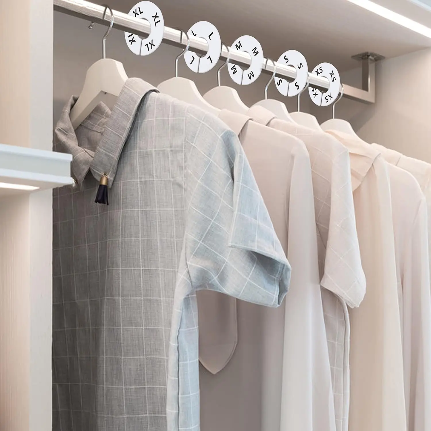 Vantasii 40 Pack Round White Plastic Clothing Size Closet Rack Dividers Hangers, Preprinted in 8 Sizes XXS, XS, S, M, L, XL, XXL