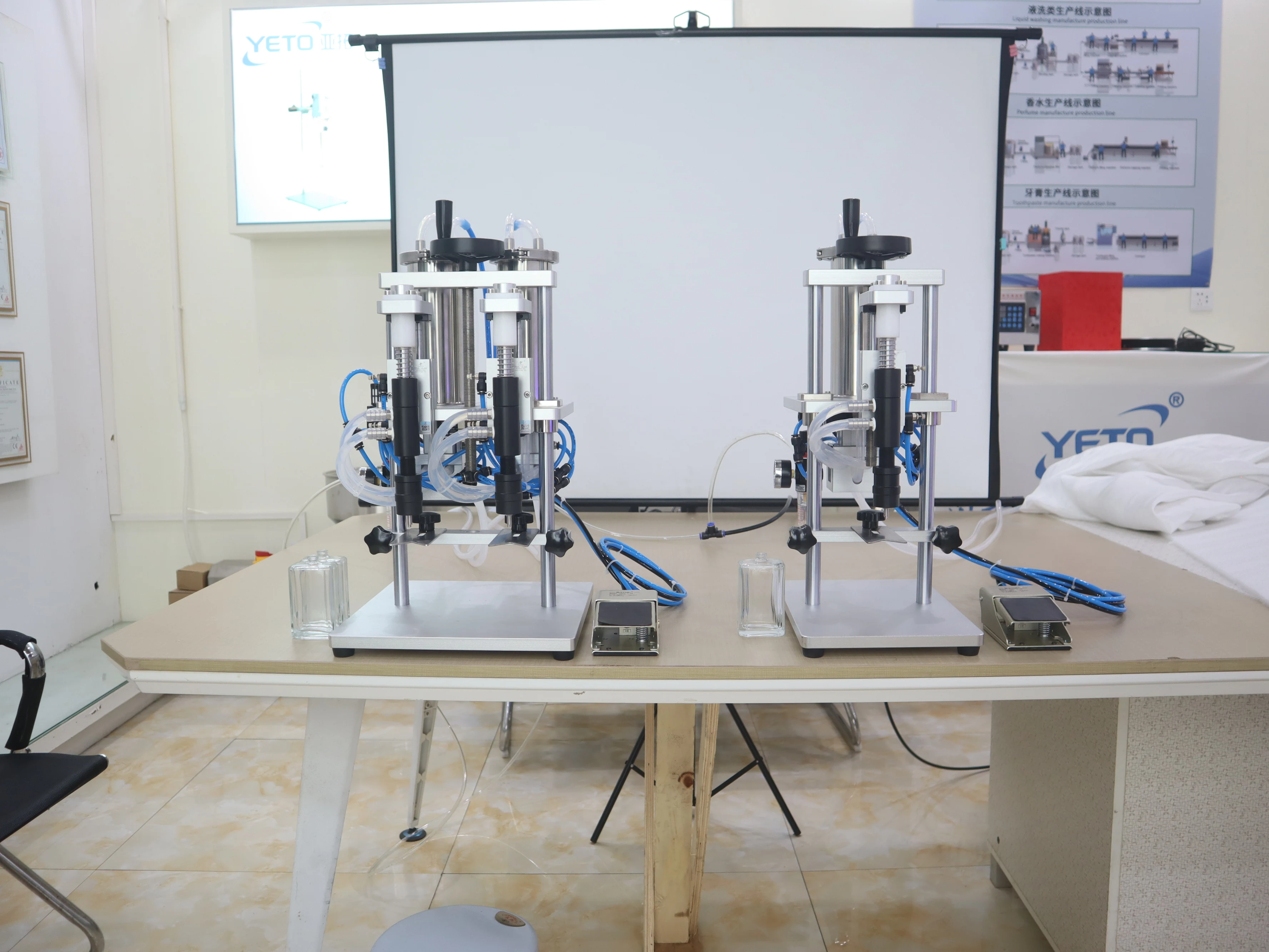 2023 New YETO Small Table Top Essential Oil Perfume Bottle Vacuum Filling Machine Small Business Perfume Filling Machine