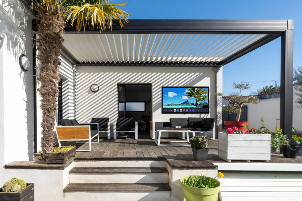 Soulaca 43 inches webOS 4K Outdoor  Waterproof Sunlight Readable High-Brightness Exterior Garden Poolside TV