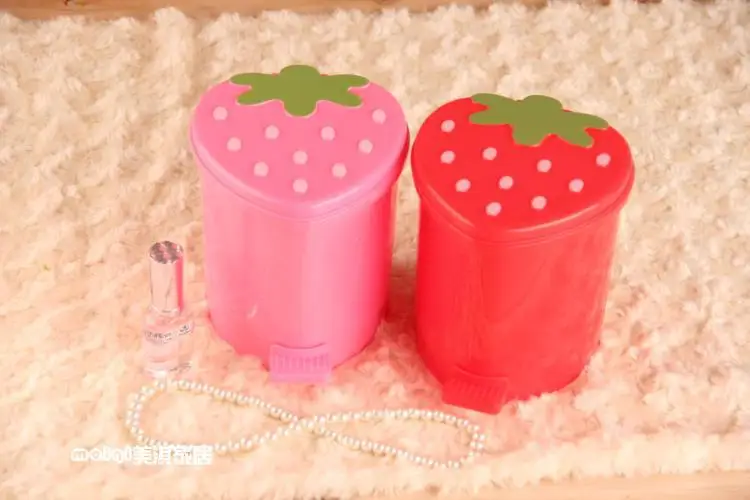 Wholesale Creative Plastic Strawberry Trash Can Cartoon Pedal Toy Sundry Trash Can