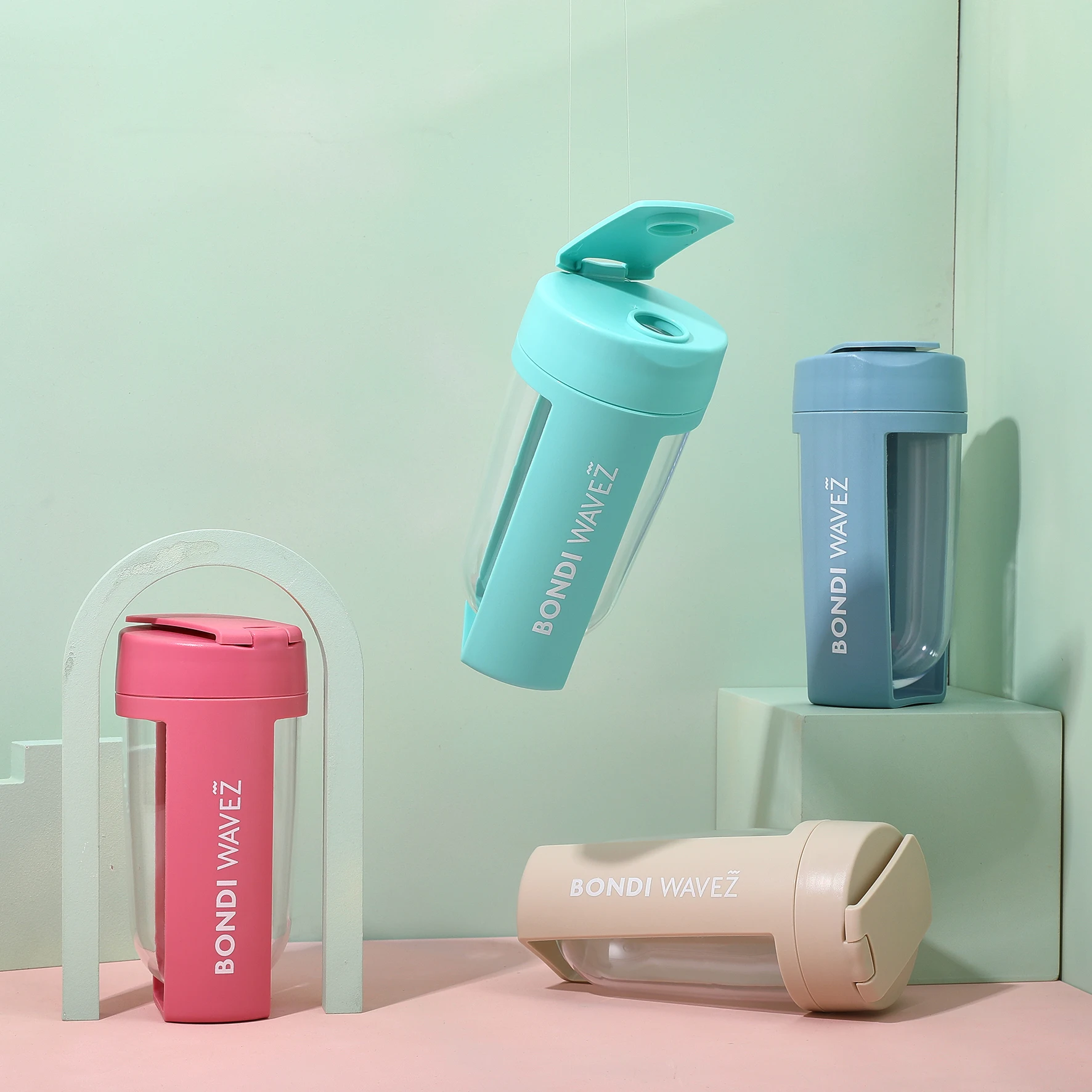 2022 Hot Sell Portable Bpa Free Plastic Gym Protein Powder Shaker Water Bottle 600ml With Ball