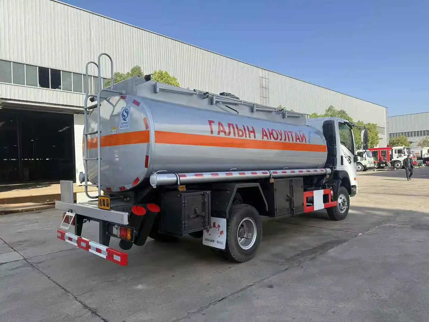 SHACMAN Refueling Truck Oil Tank Gasoline and Diesel Transportation Steel Oil Truck Inventory