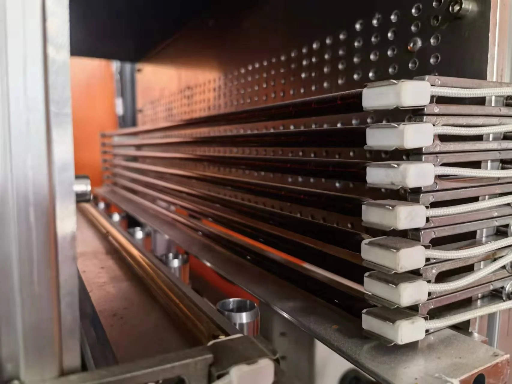 YD-1800 2cavity Professional PET Stretch Blow Molding Machine  higher automation  intelligent control small bottle making