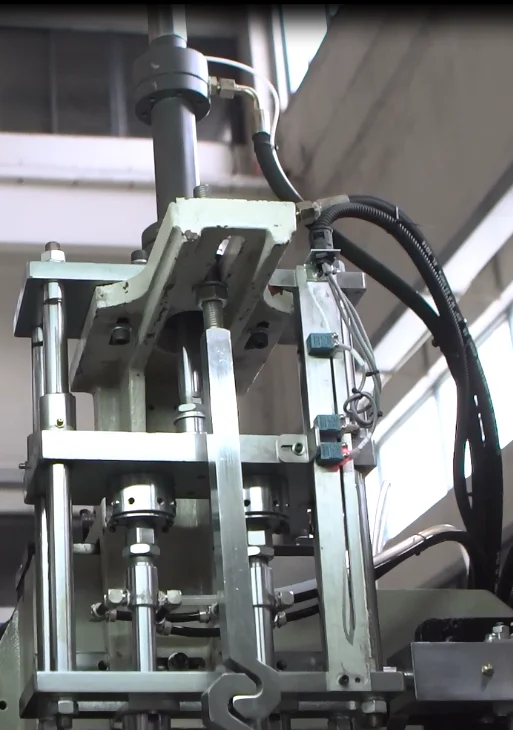 Высокопроизводительная машина для выдувного формования пластиковых банок HDPE PE 2 литра