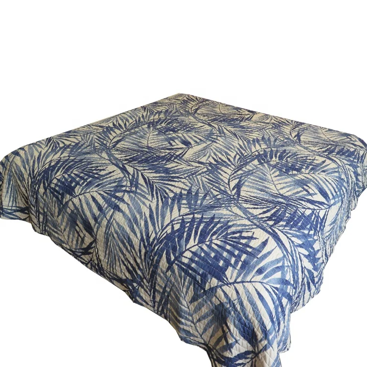 
 Мягкое двустороннее покрывало из микрофибры с принтом листьев  