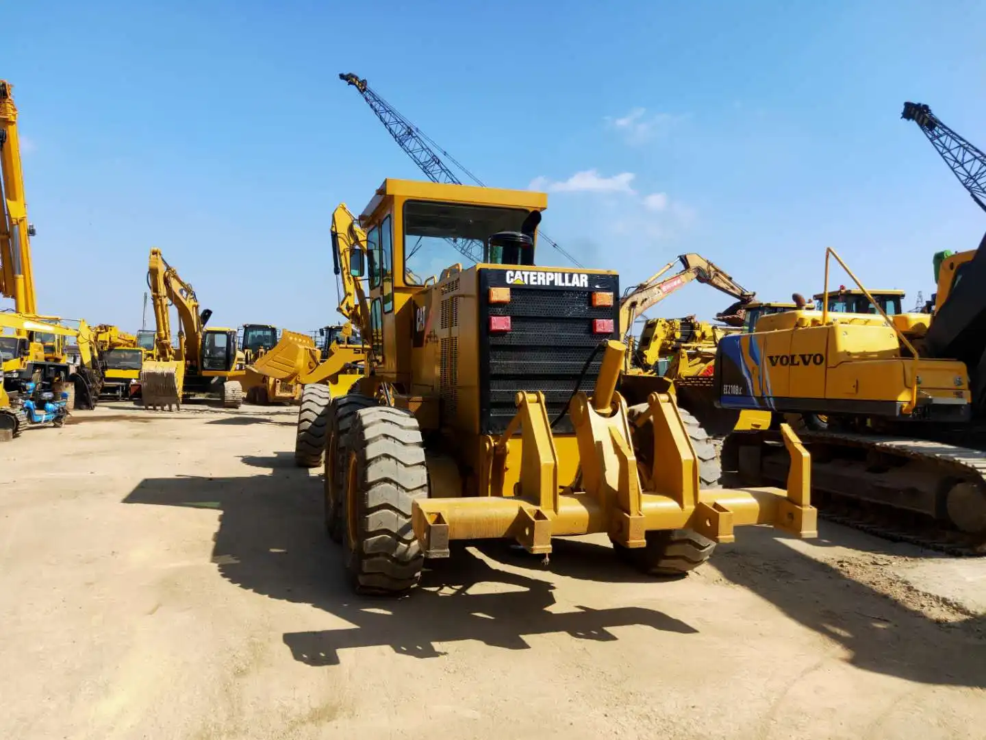 Подержанные автогрейдеры Cater pillar CAT 14H японские подержанные 140G 140H продажа