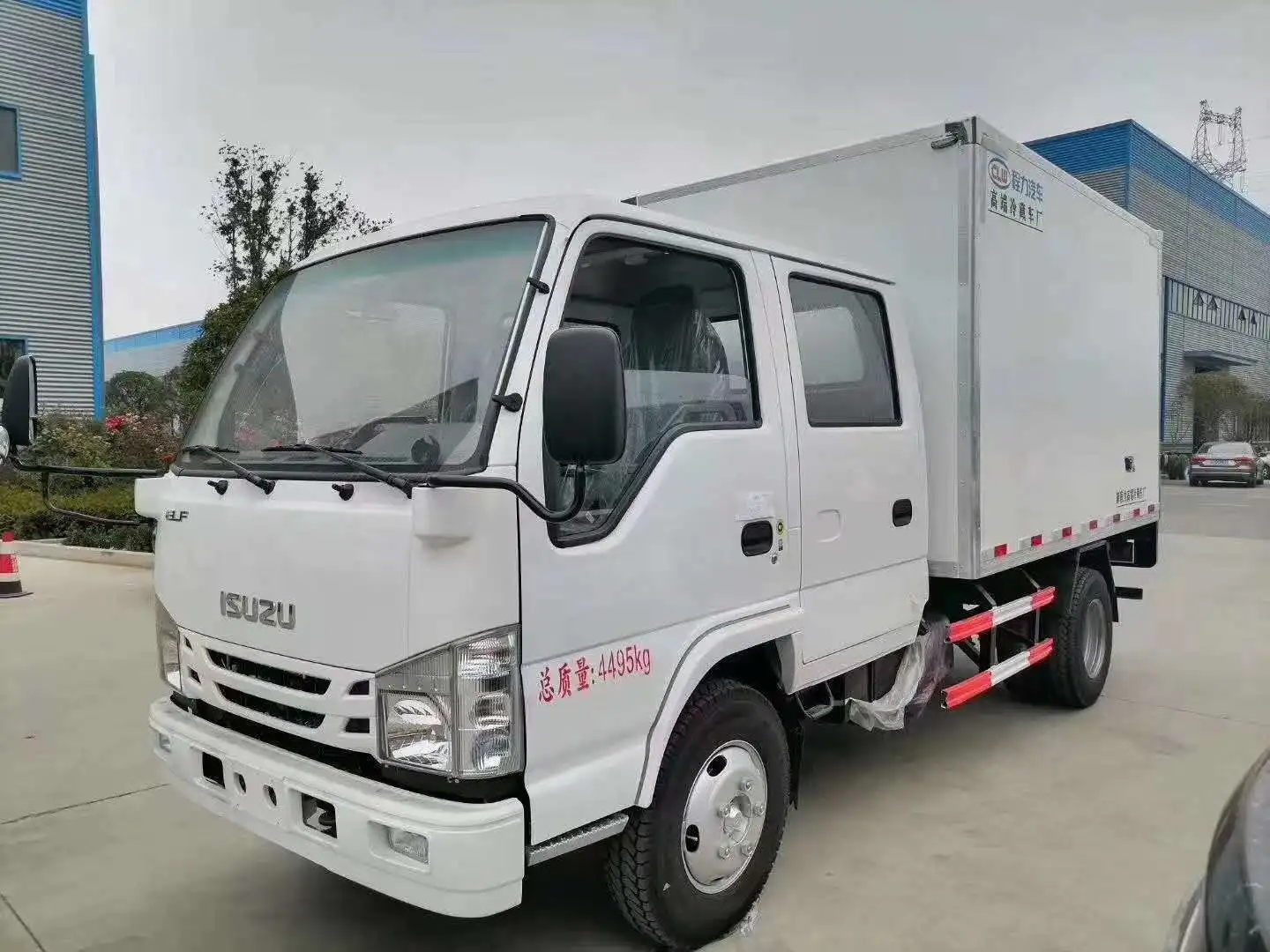 New low price six isuzu double row minivan refrigerated truck fully automatic frozen reefer box trucks