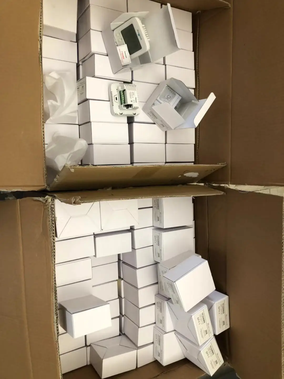 TF228WN Digital Thermostat 2-pipe Cool Only/heat Only/manual Changeover