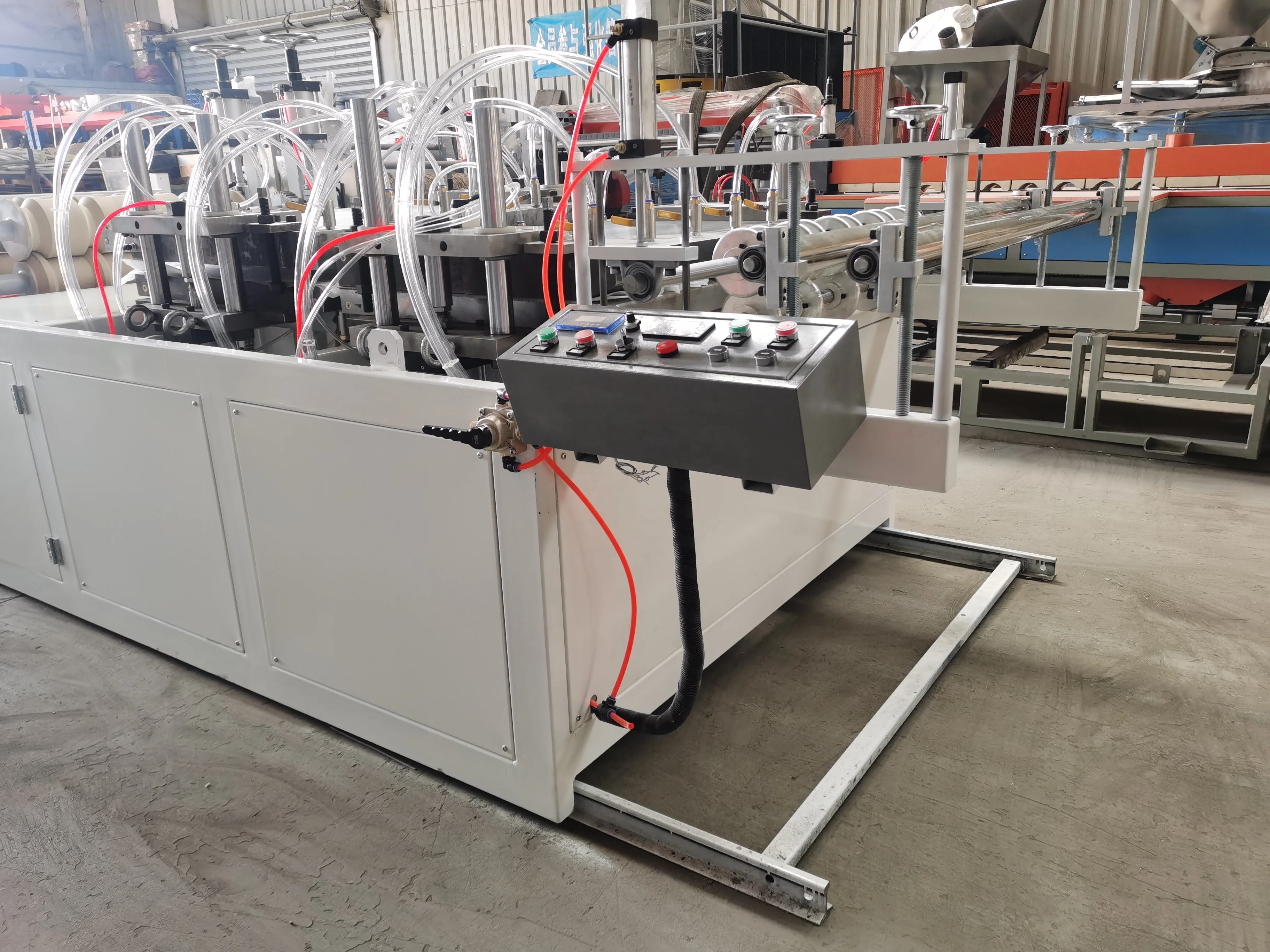 Машина для экструзии листов гофрированной крыши из