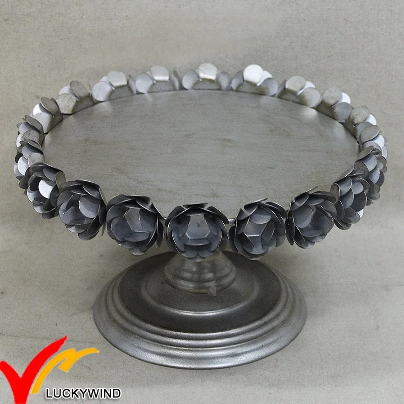 Iron Wedding Cake Stand Iron with Roses Vintage French Antique Metal Wholesale White Round Pedestal Iron Stand for Cake Bakeware