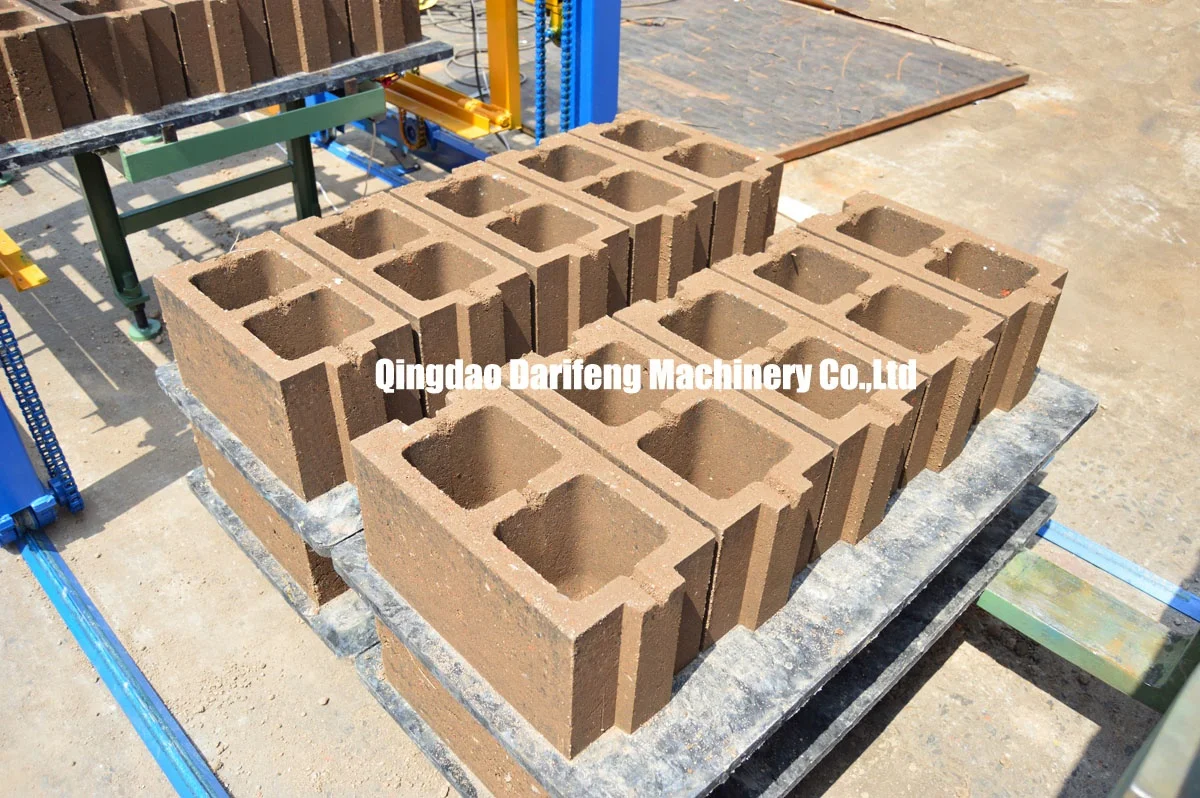 qt5-15 automatically foundation brick block interlocking concrete cement brick machinery kerbstone concrete curb making machine