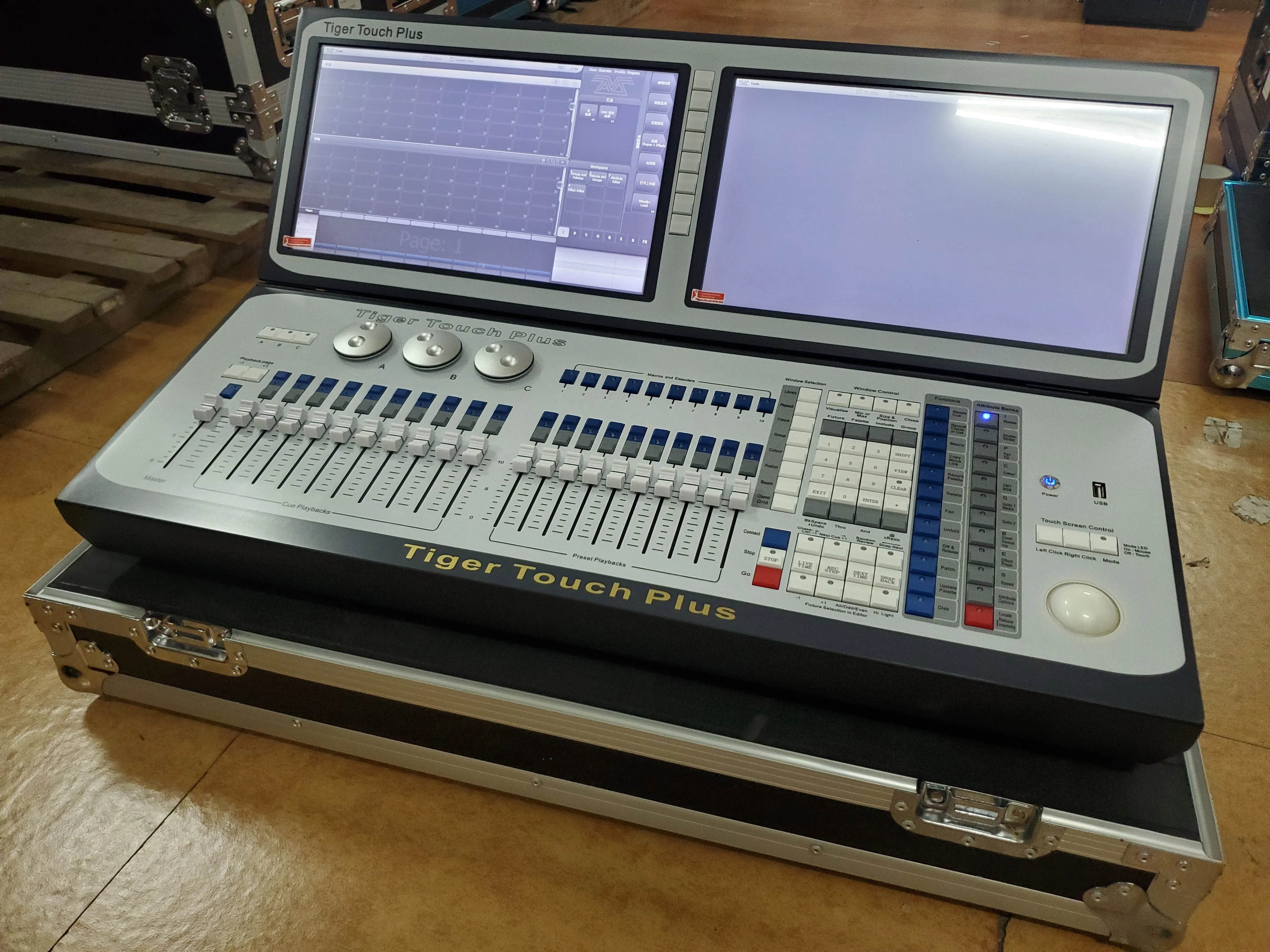 flight case packing Stage Light dmx console with 2 Screens DMX Tiger Touch Plus Controller
