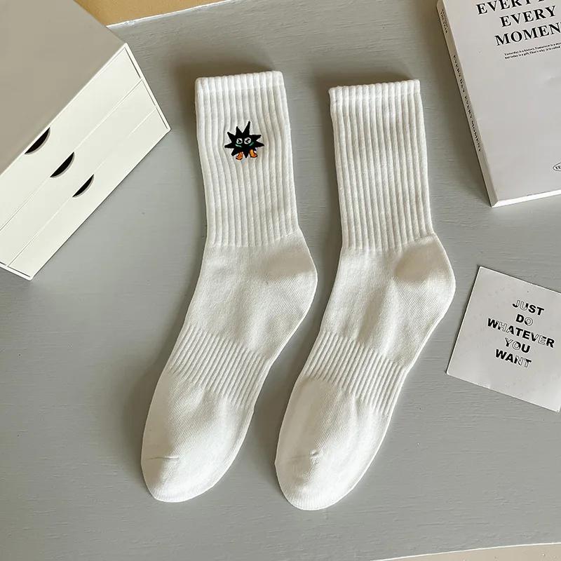 Jingwen wholesale customized high quality cotton material solid color sweat-absorbent embroidered men socks