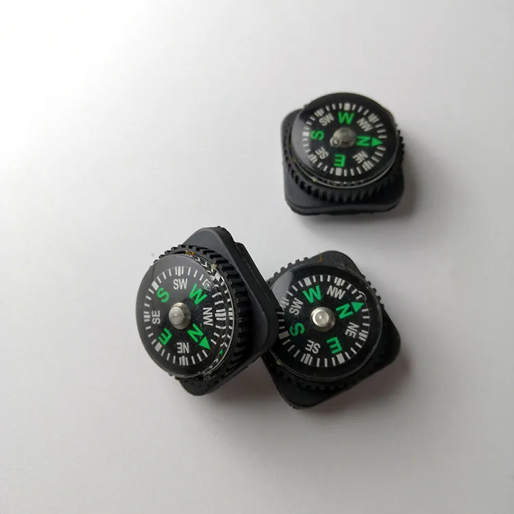 Made in China leather case compass can be worn with a watch less than 2mm wide with an outdoor orienteering compass