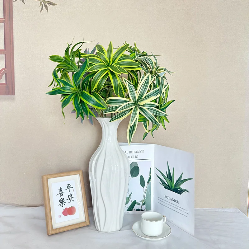 High Quality New Silk Screened Yellow Edge Lily Leaves Green Artificial Plant Indoor Outdoor Christmas New Year Decorations