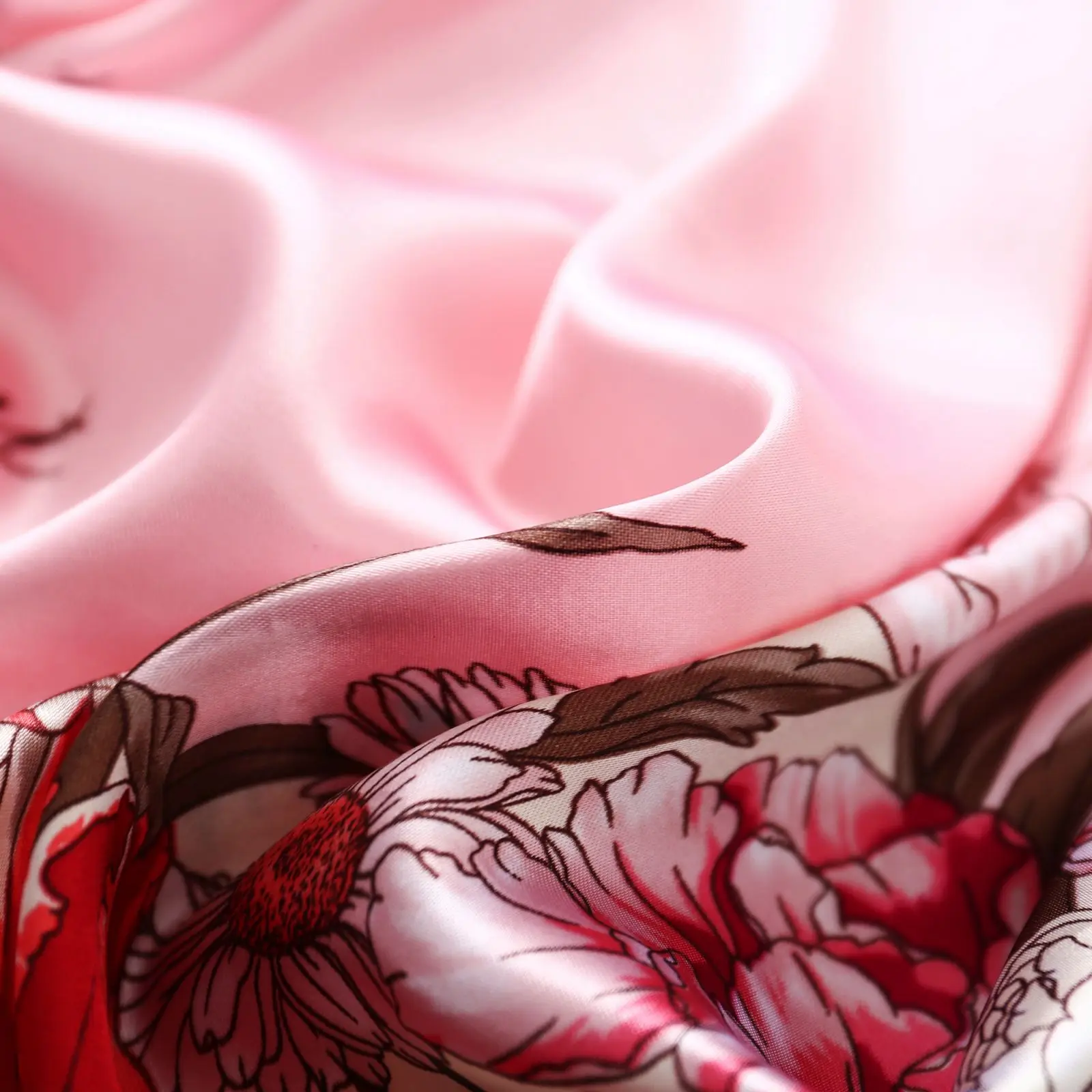 Wholesale Brand Printing Silky Scarf Head Bandana Scarves Luxury Women Square Silky Polyester Head Scarves for Women