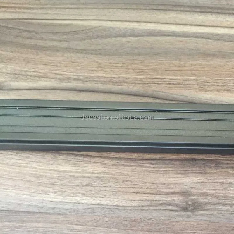 Pneumatic cutting tool holder guide rail