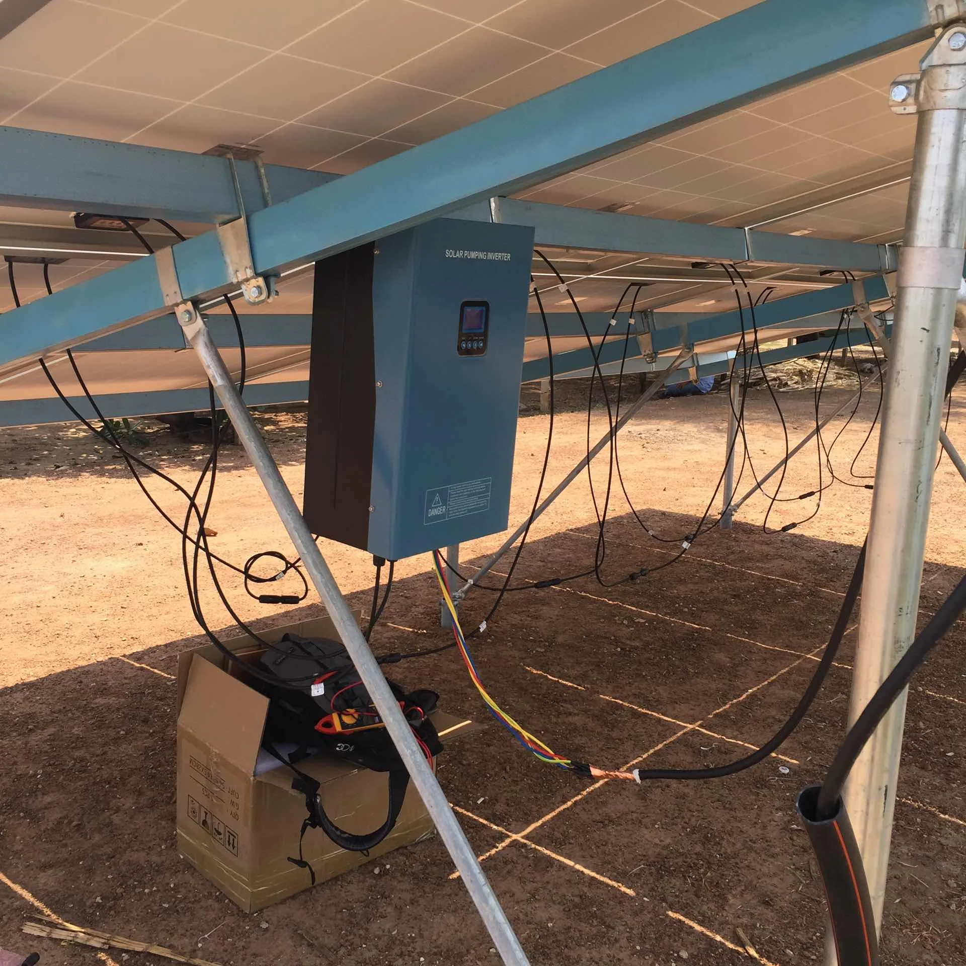 AC Output short circuit 11kw  15HP solar irrigation hybrid  submersible pump inverter