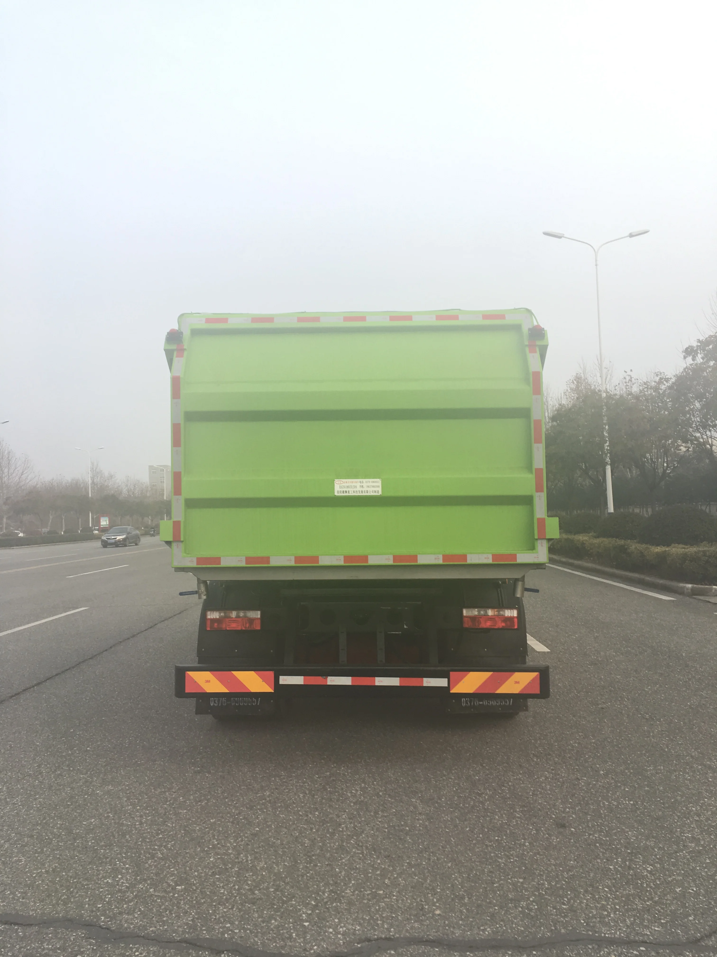 Colors design dongfeng kangmingsi B6 large-scale compression docking refuse collector 15 cbm municipalities lift garbage truck